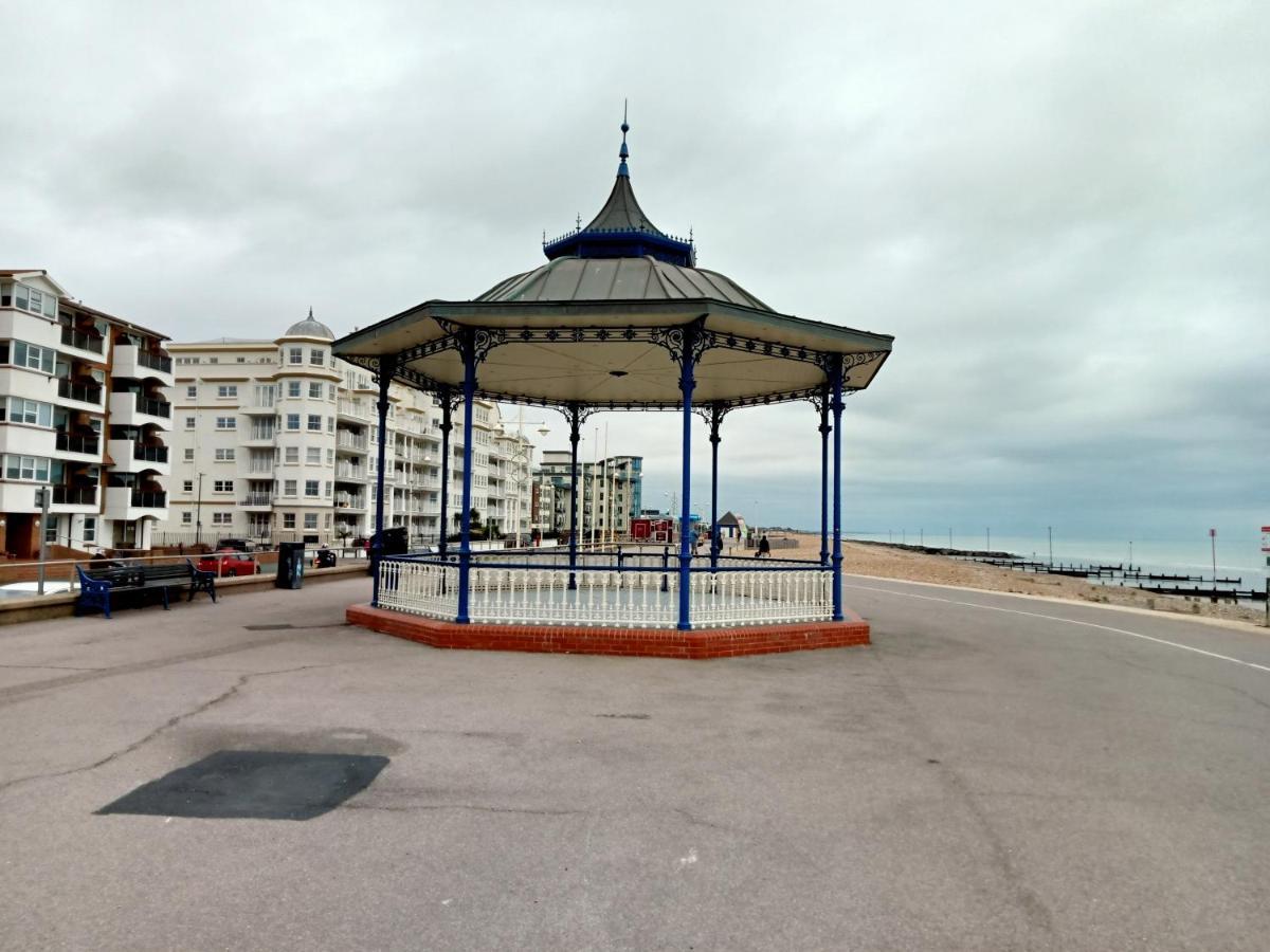 Glorious Duplex Holiday Apartment By The Sea Bognor Regis Esterno foto